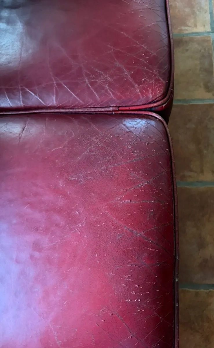 Classic Oxblood Leather Chesterfield 2-Seater Sofa - Image 3
