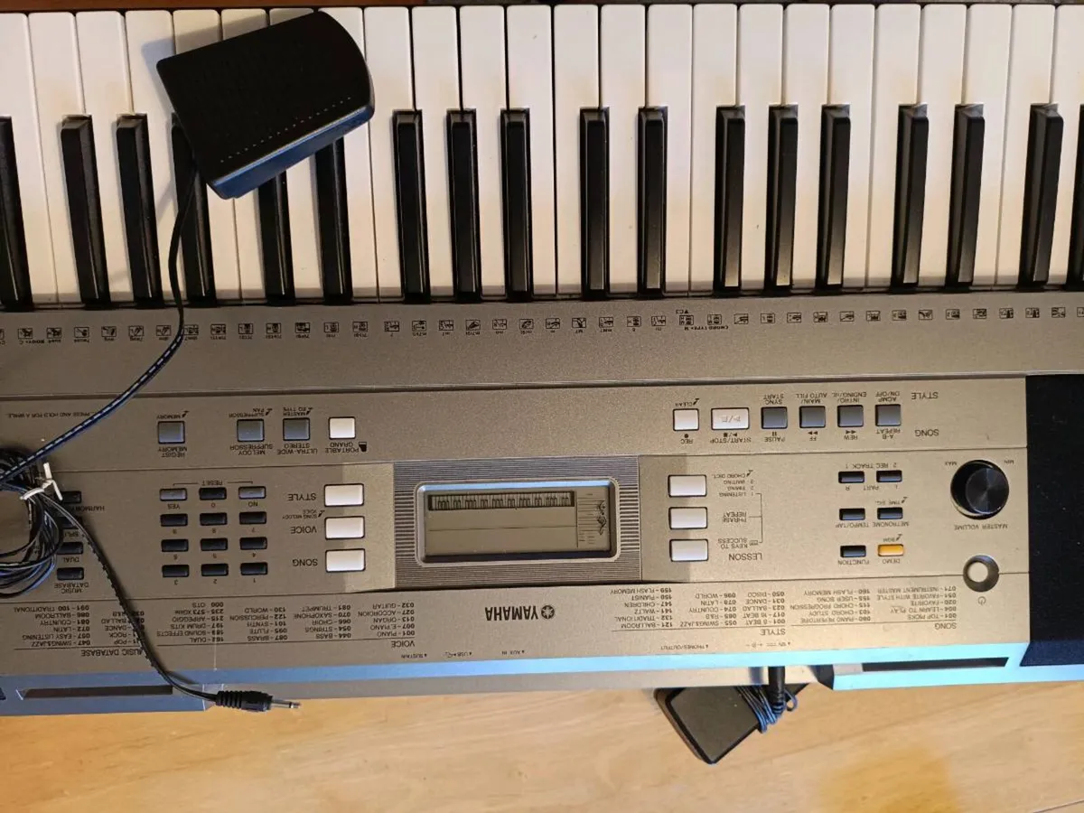 Yamaha PSR 353, keyboard - Image 2