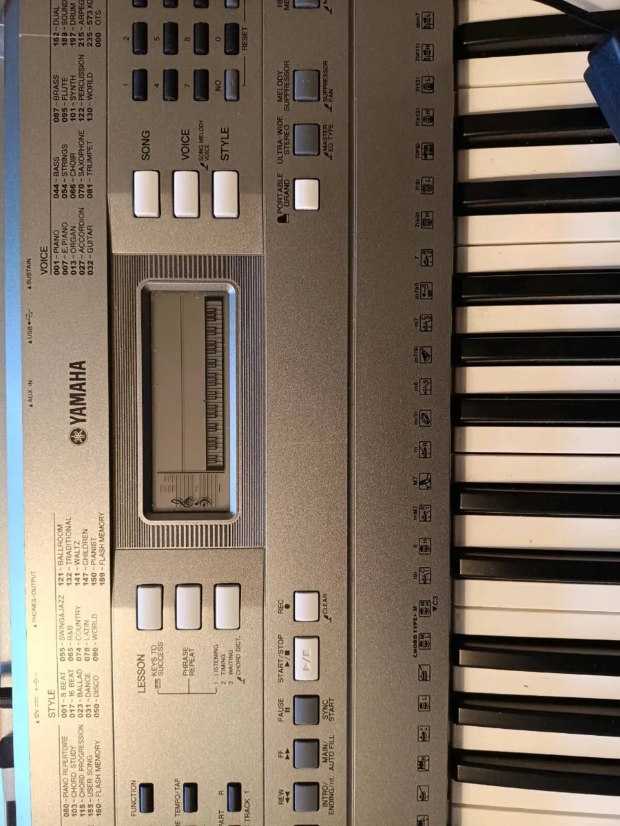 Yamaha PSR 353, keyboard - Image 3
