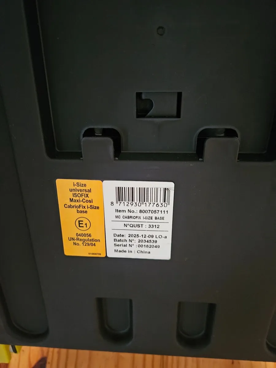 Maxi Cosi car seat & isofix base - Image 2