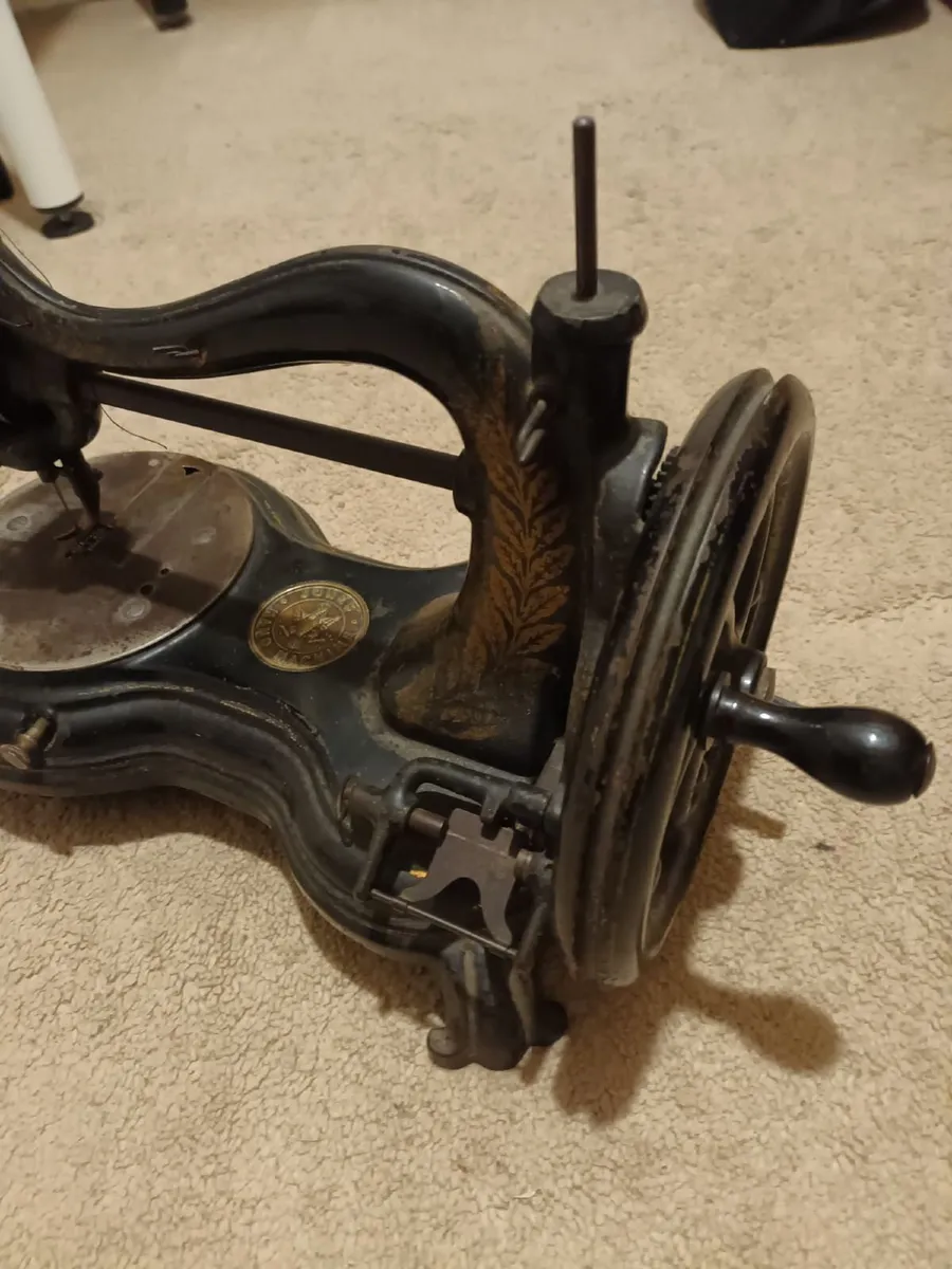 Sewing machine - Image 1