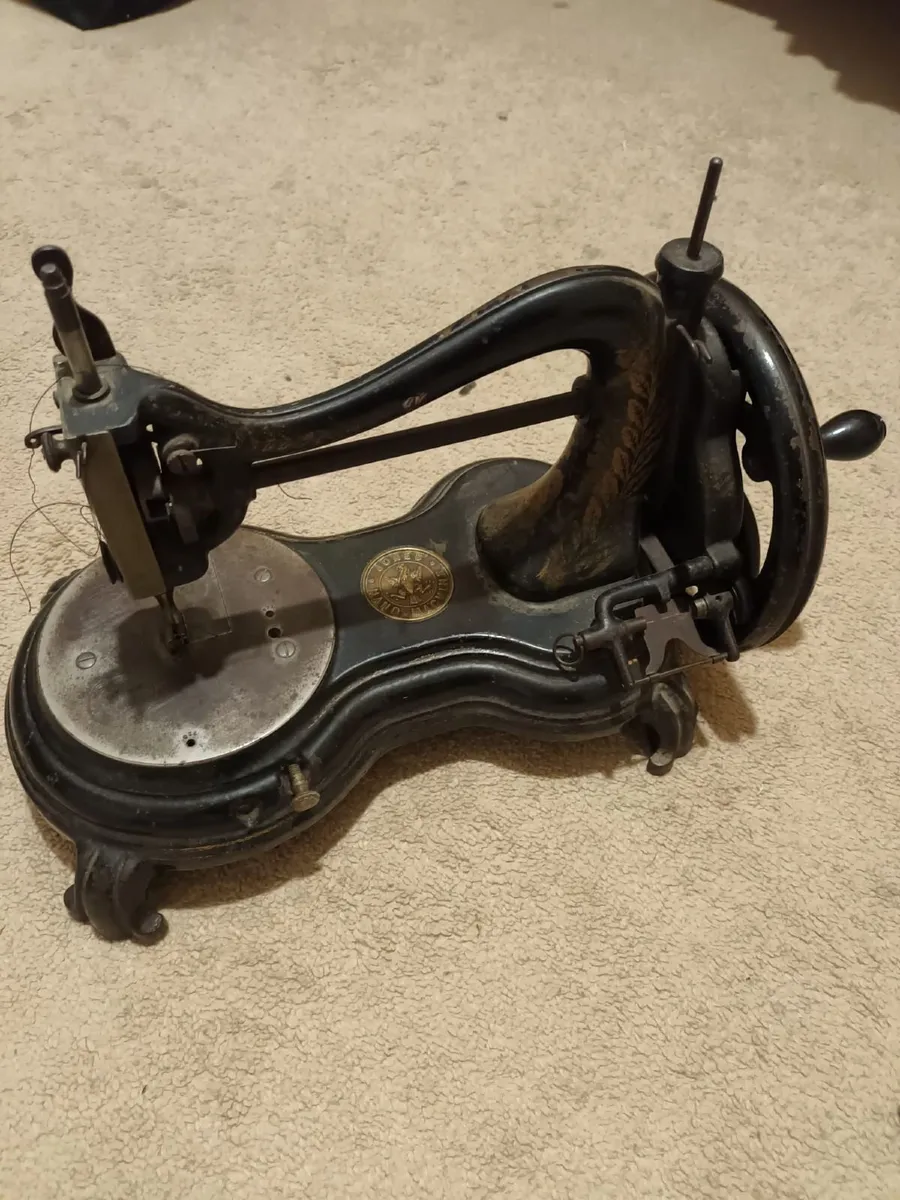 Sewing machine - Image 2