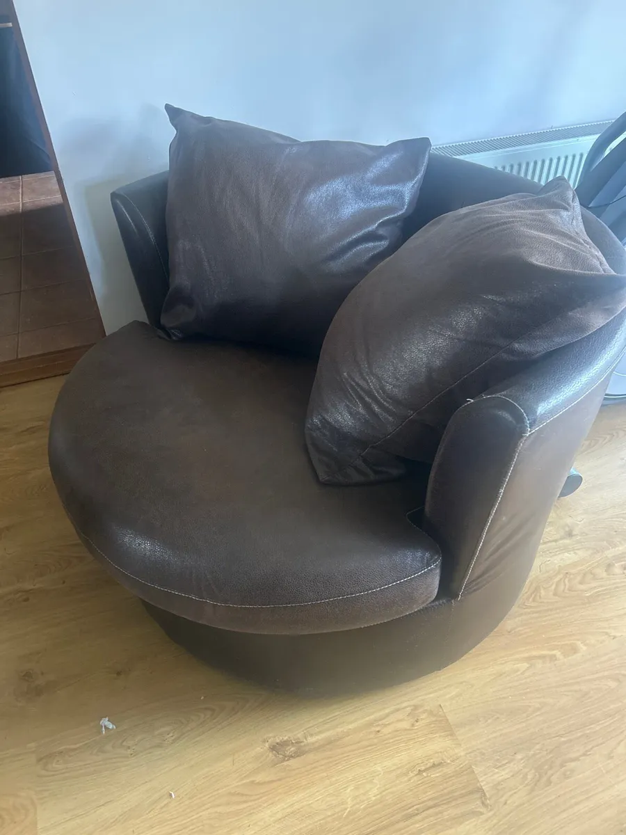 Couch - Image 2