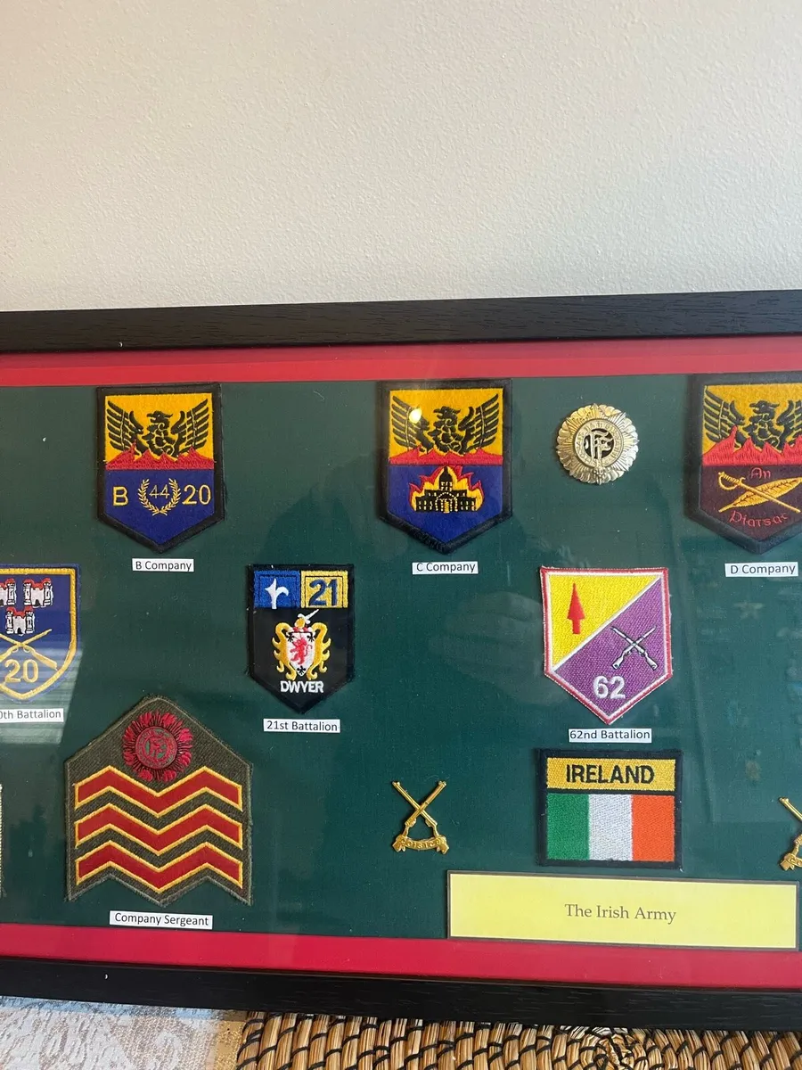 Irish army Defence Forces badges and patches - Image 2