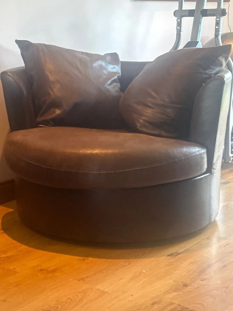 Couch - Image 4