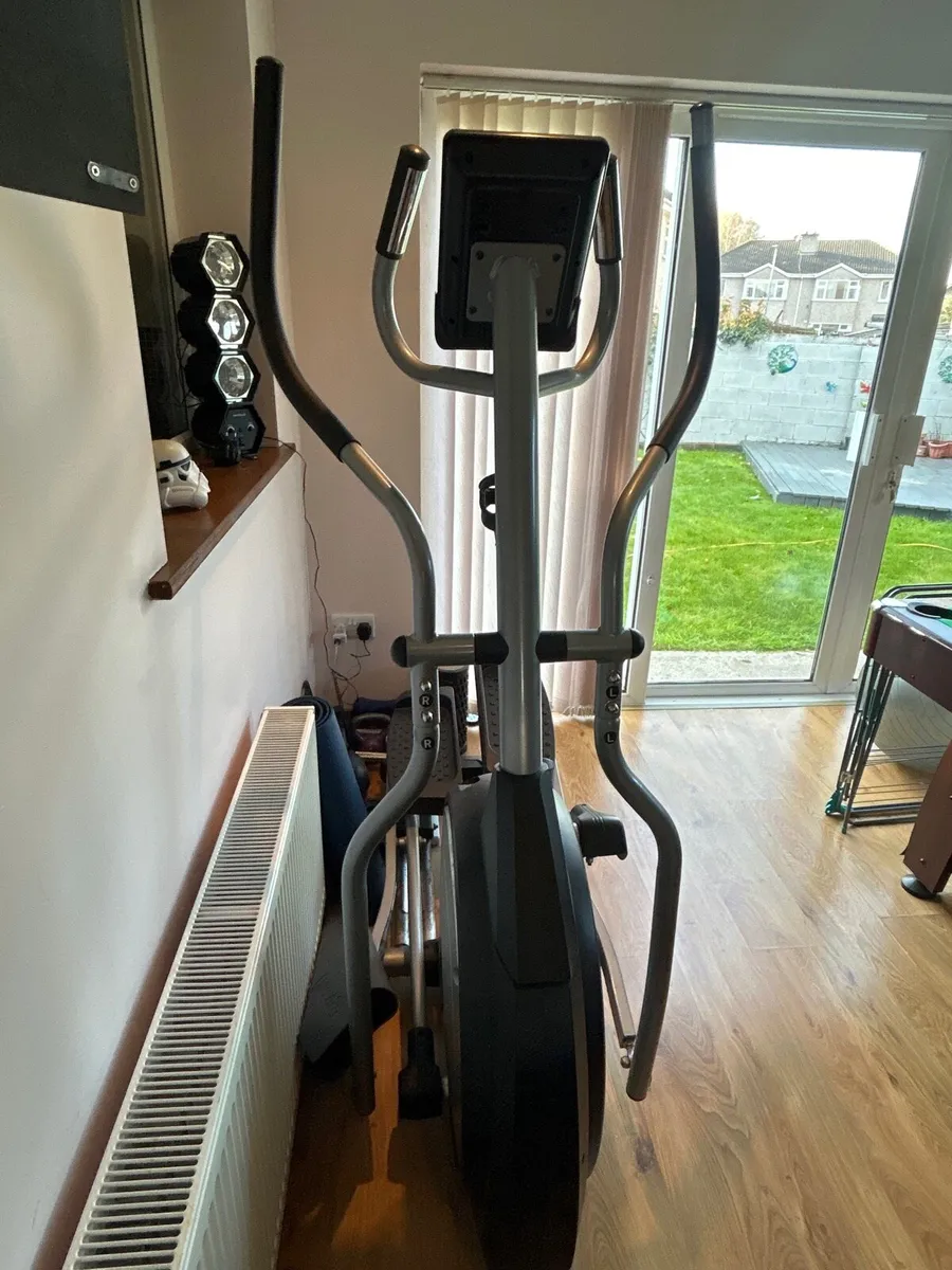 Cross  trainer - Image 1