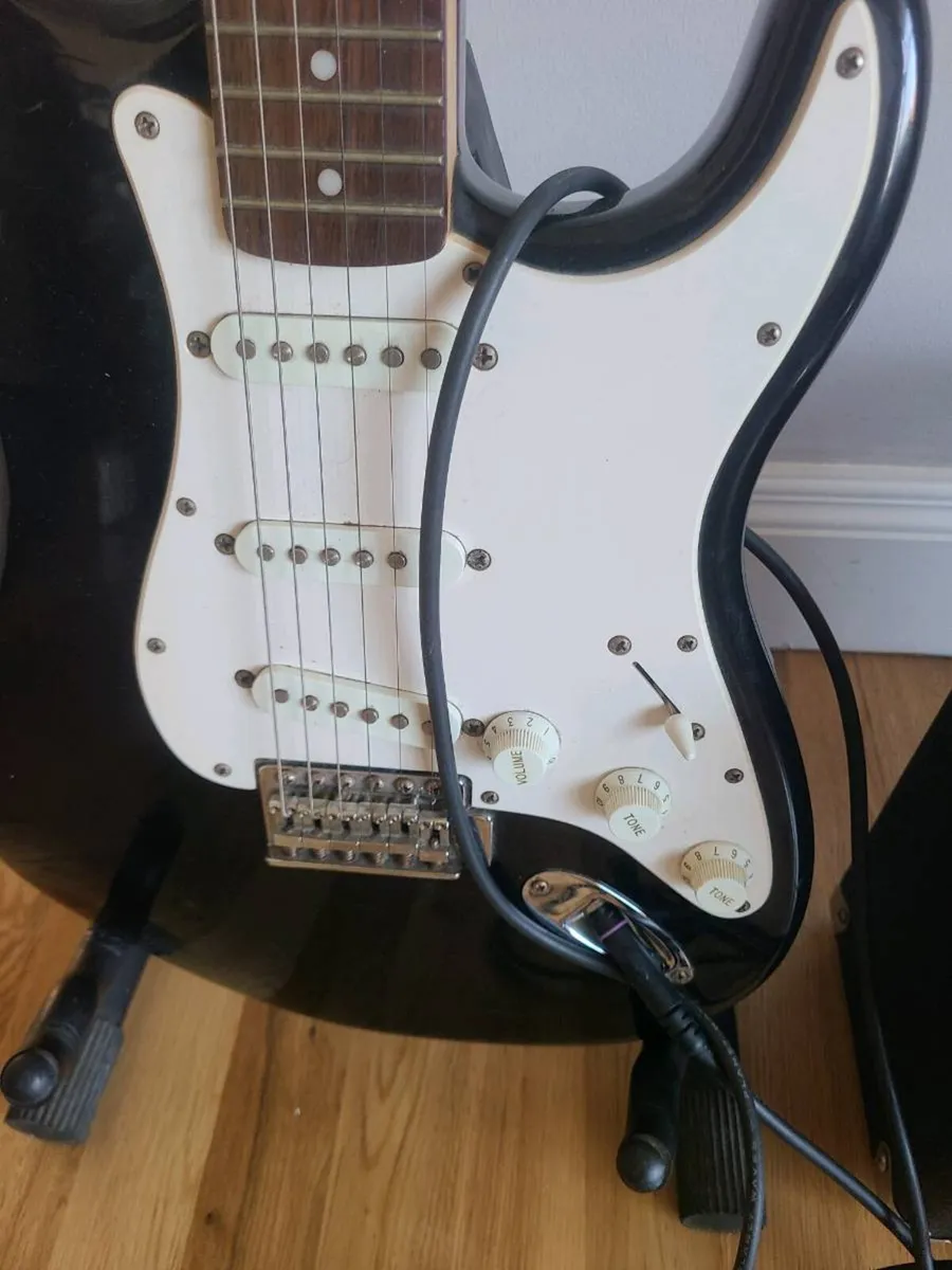 Fender Squire Strat electric guitar - Image 3