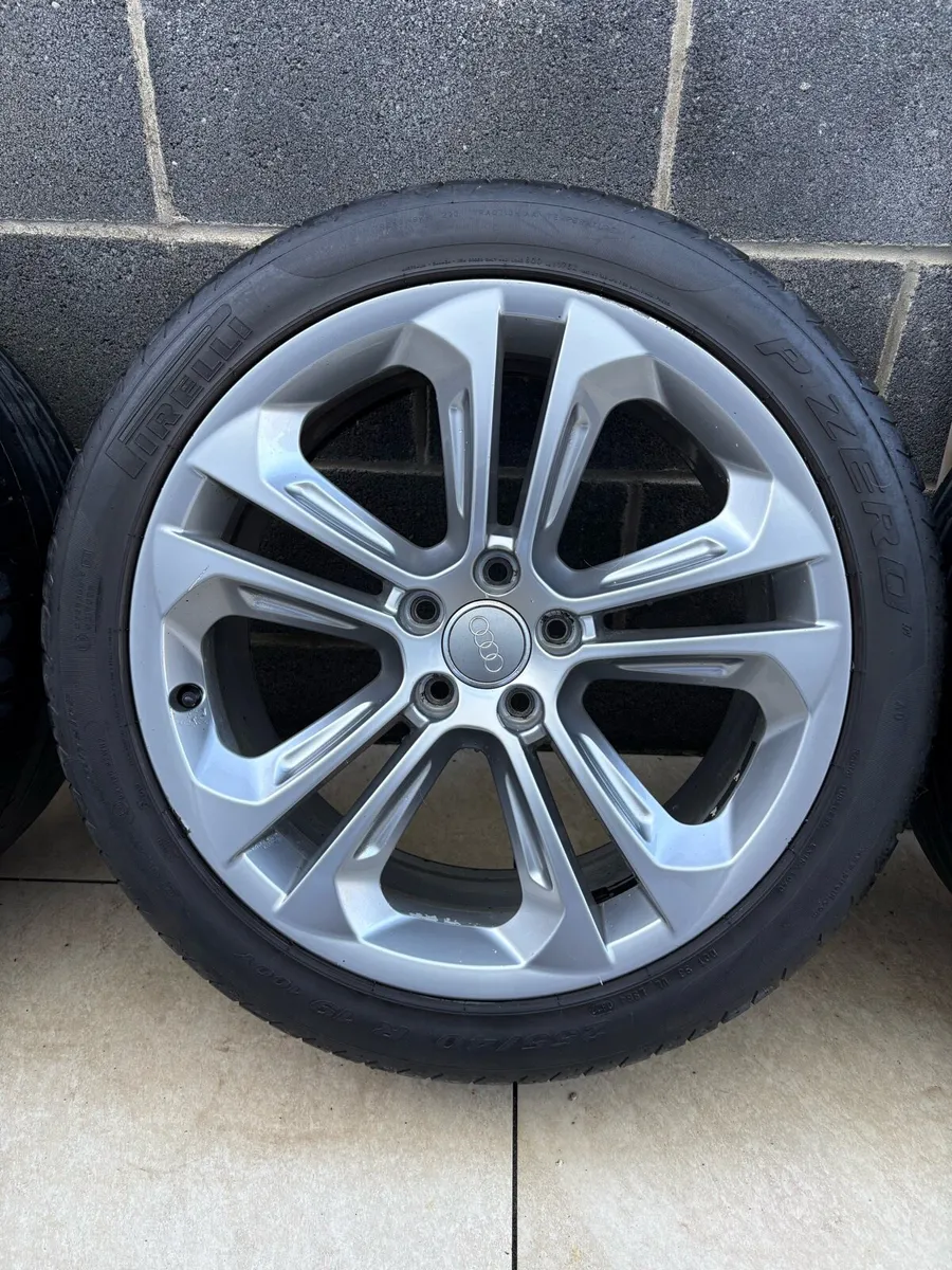 Genuine Audi Q3 19” Alloy Wheels - Image 1