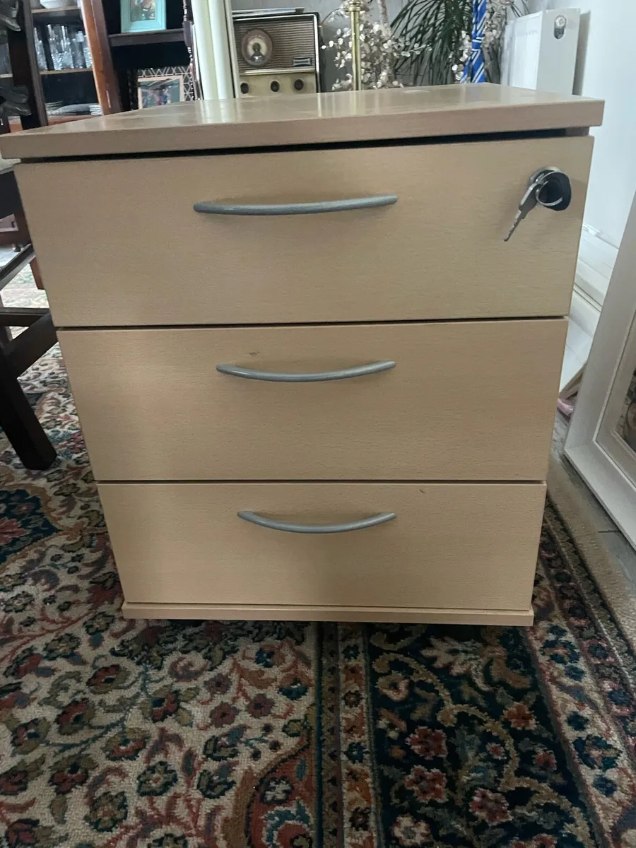 3 drawer desk unit - Image 1