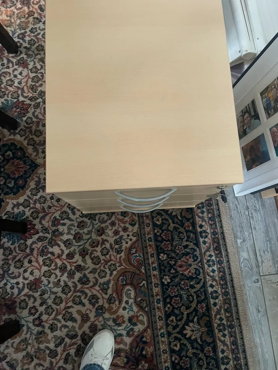 3 drawer desk unit - Image 2