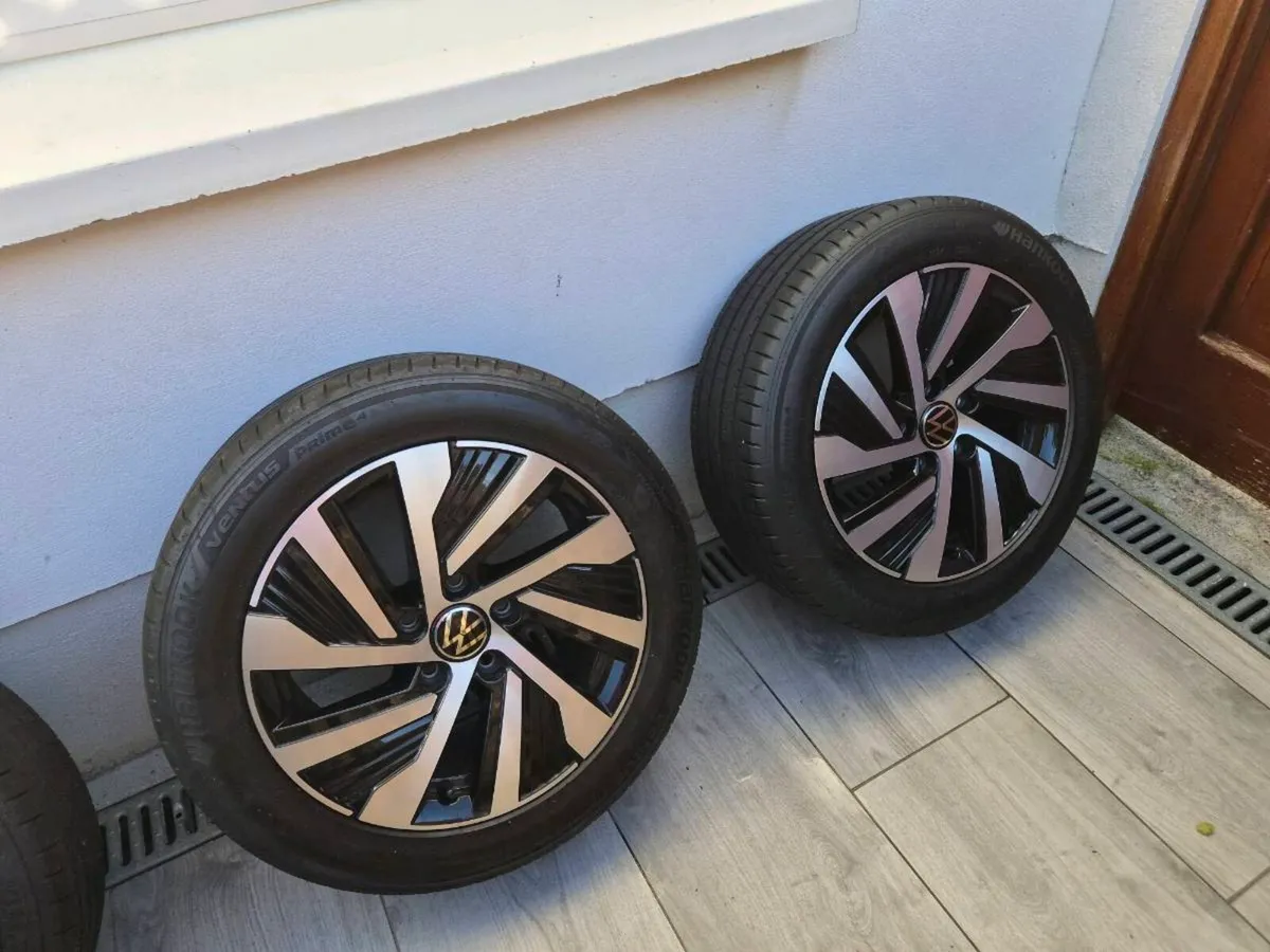 Volskwagen Golf genuine alloy wheels - Image 1