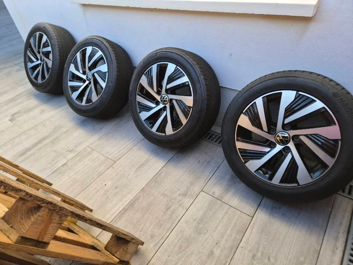 Volskwagen Golf genuine alloy wheels - Image 3