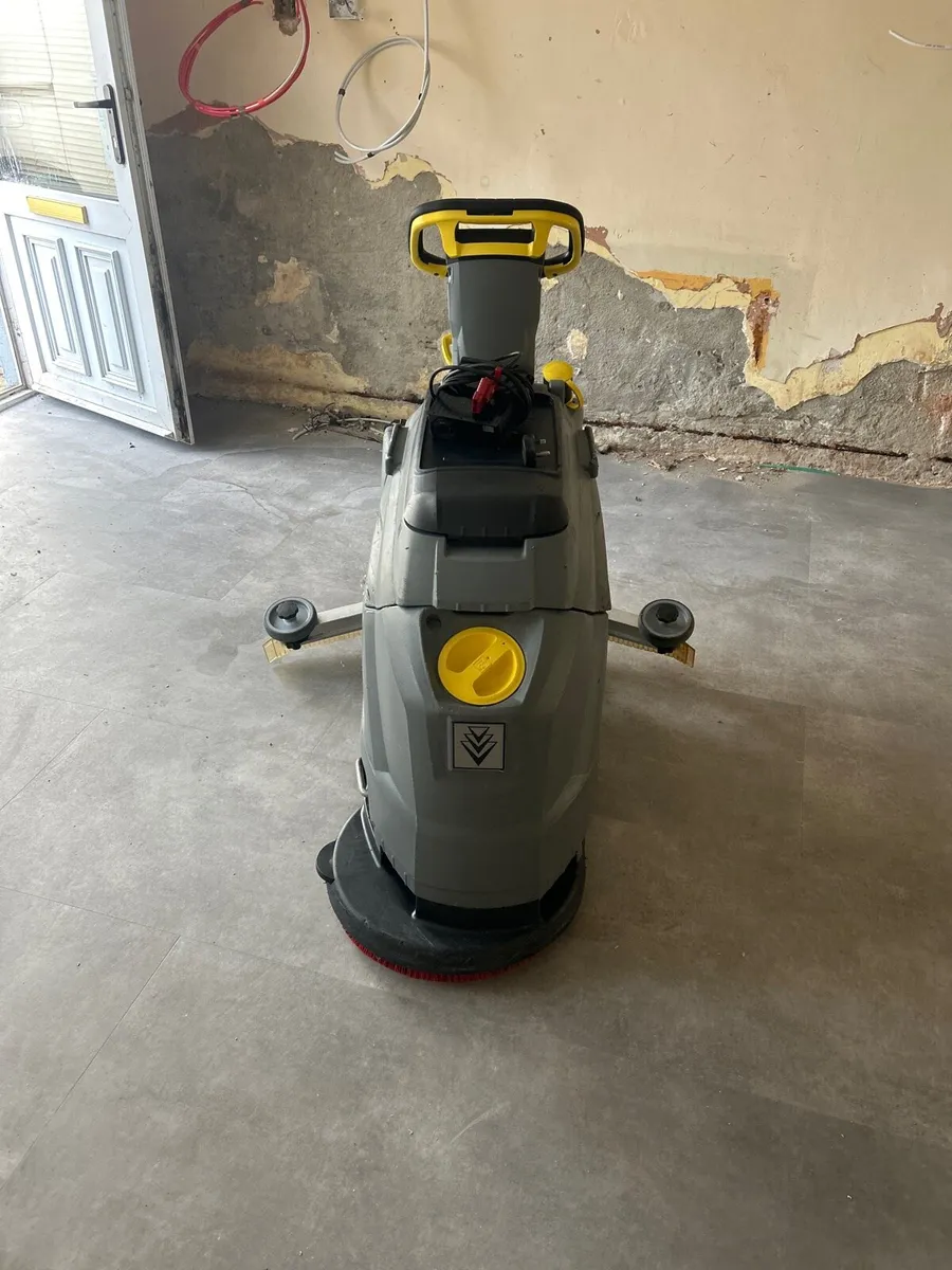 Floor scrubber dryer - Image 2