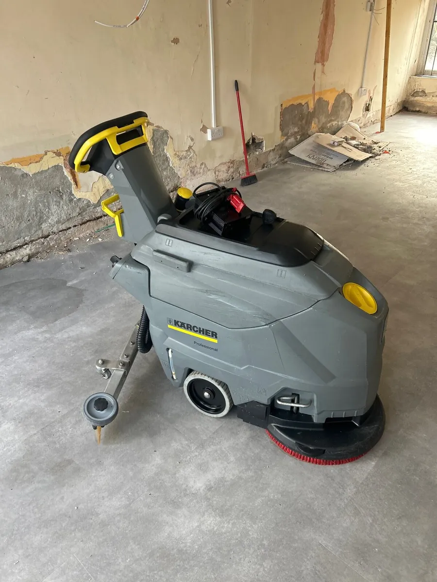 Floor scrubber dryer - Image 1
