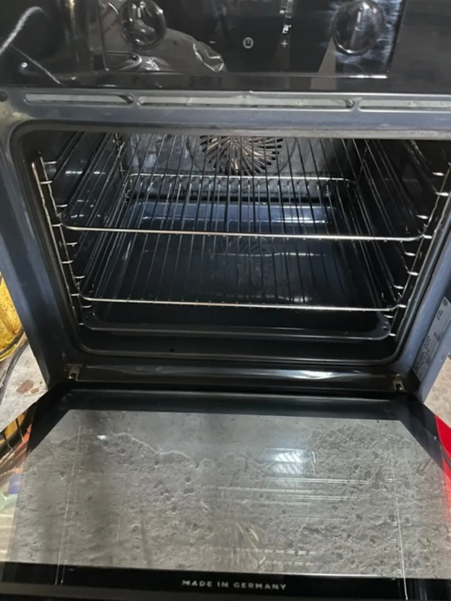 Built in oven - Image 2