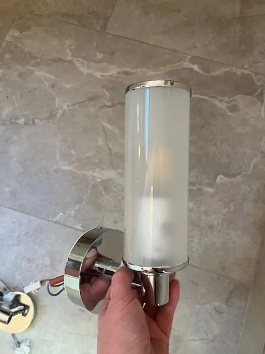 Quality Bathroom Accessories - Mirror, Wall Lights & Toilet Roll Holder - Image 4