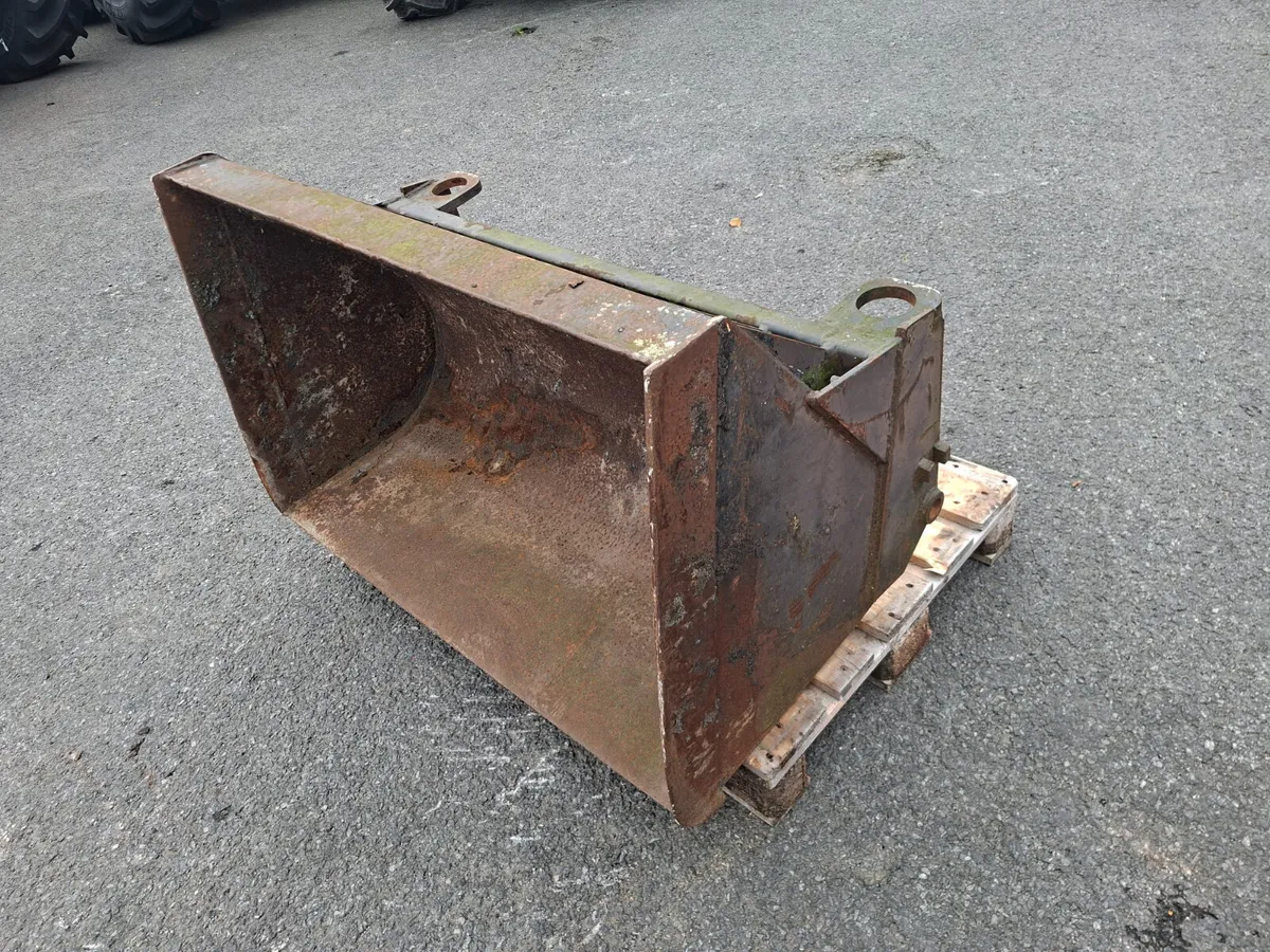 4FT BUCKET (PIN & CONE) - Image 1
