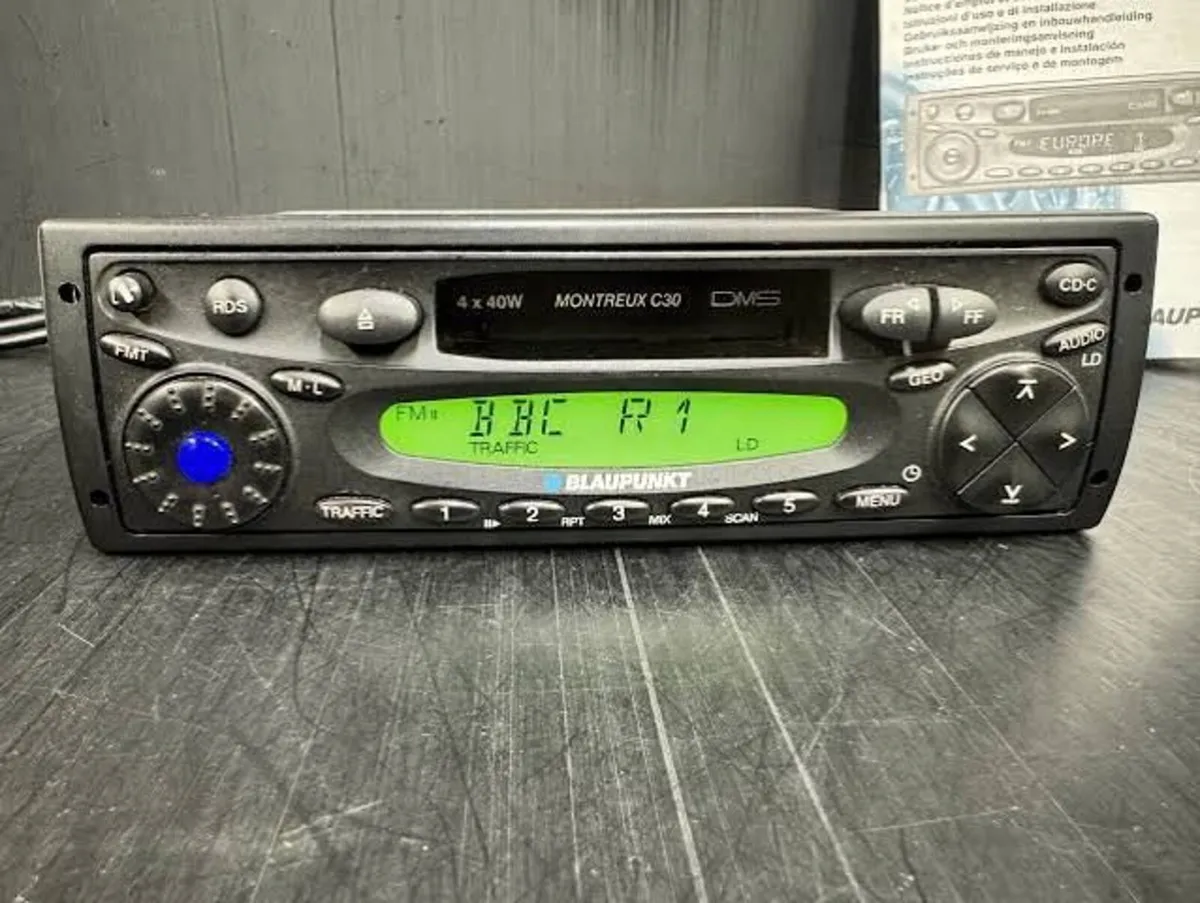 CAR RADIO/CASSETTE PLAYER - Image 1