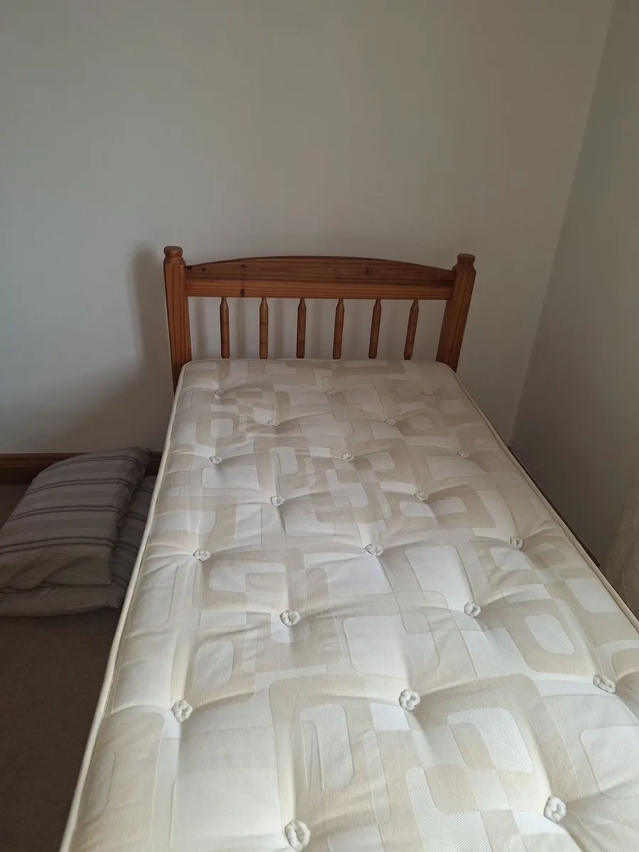 Single beds - Image 1