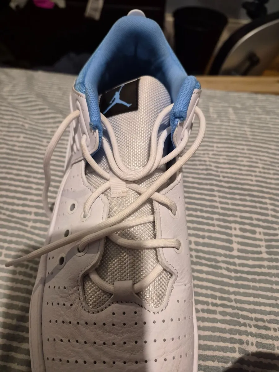 Jordan max aura 5 never worn - Image 4