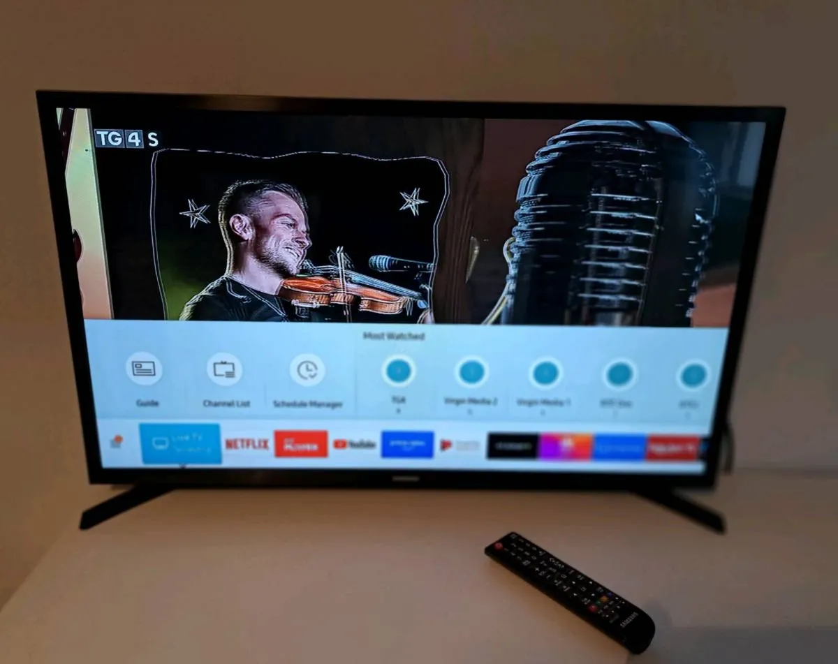 Samsung 32'' smart tv - Image 1