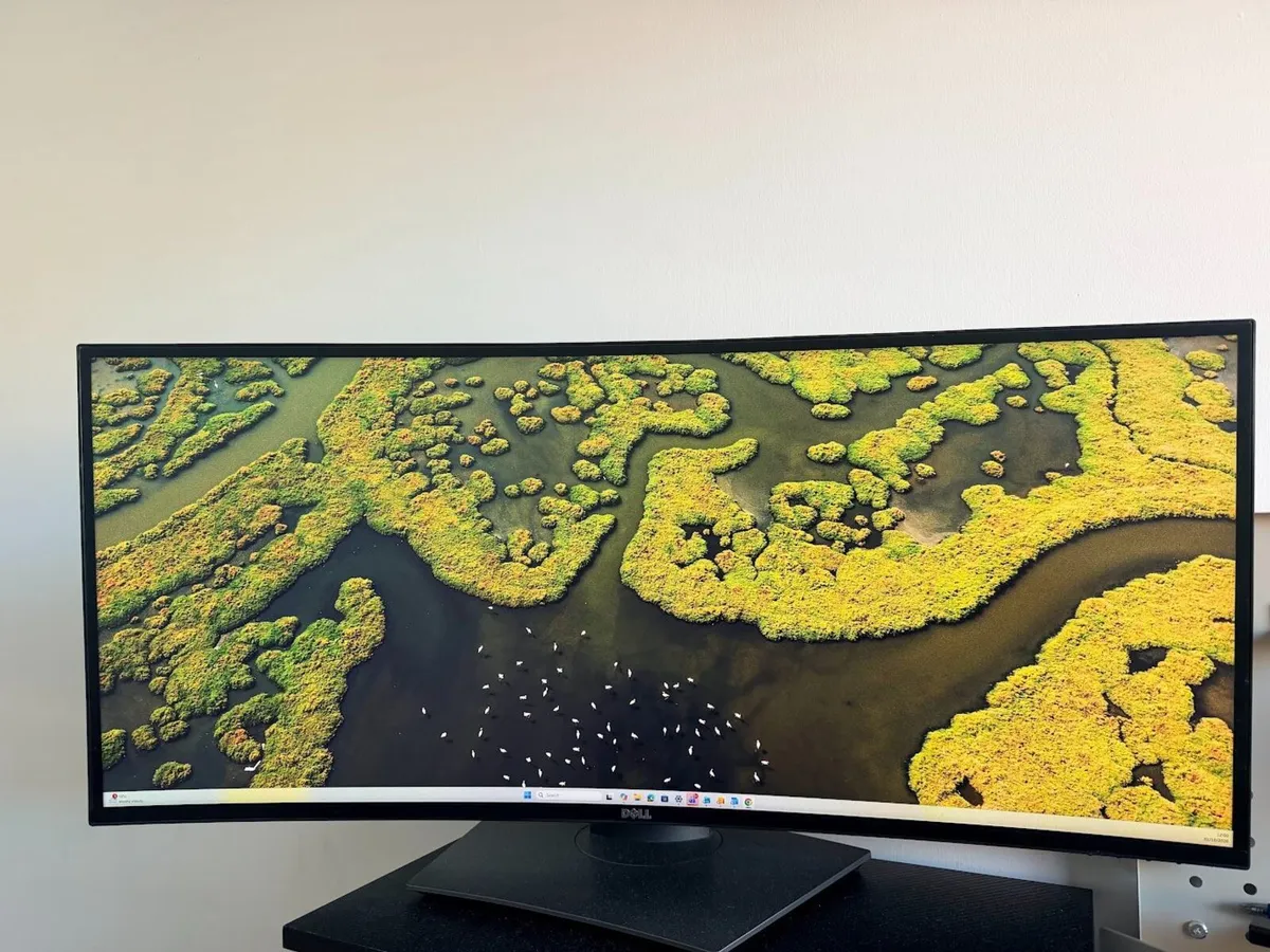 Dell UltraSharp 34” Curved + Lenovo ThinkVision - Image 1