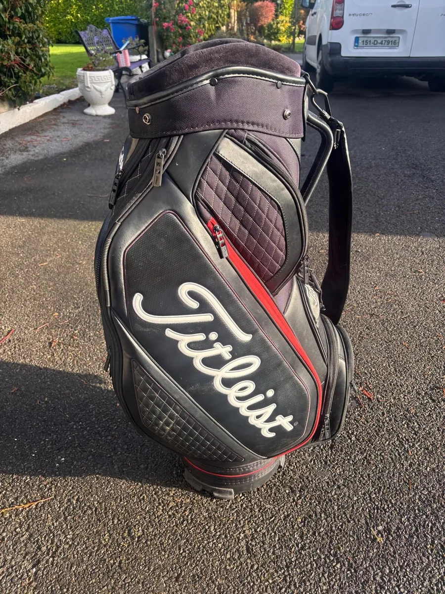 Titleist Mid-size Tour Bag – Black/Red - Image 1