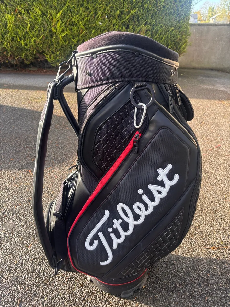 Titleist Mid-size Tour Bag – Black/Red - Image 4
