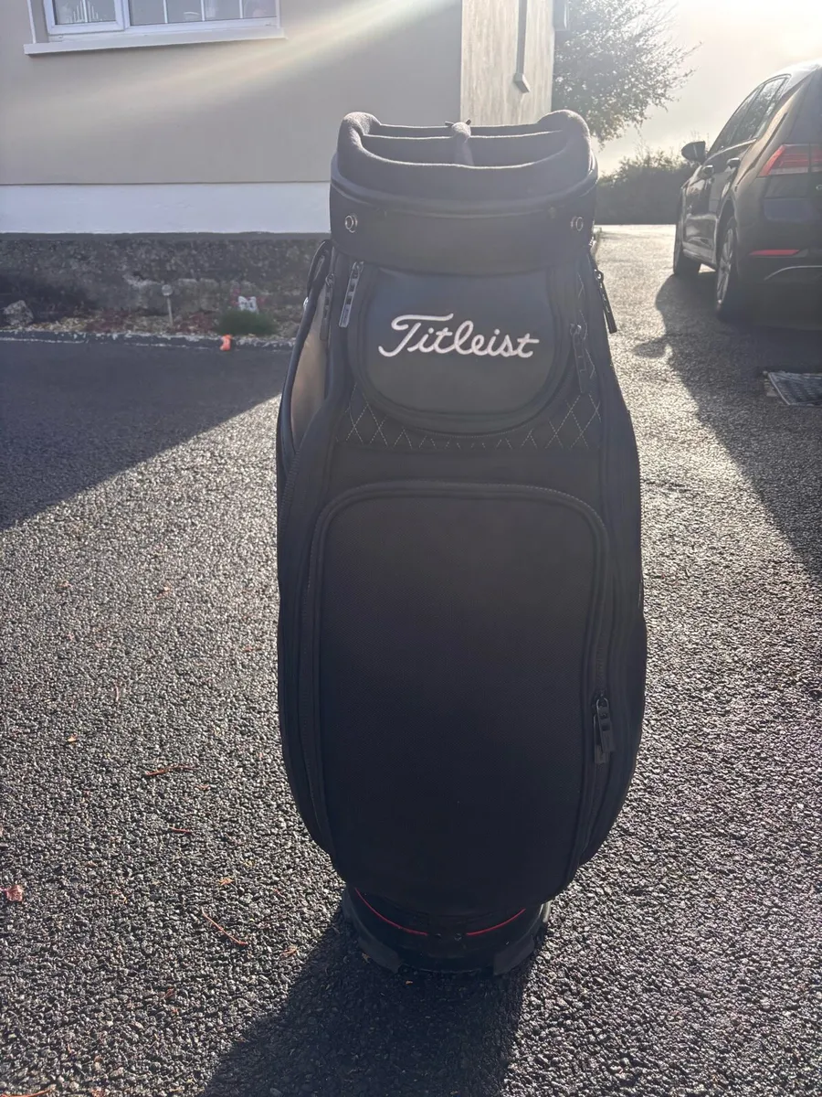 Titleist Mid-size Tour Bag – Black/Red - Image 3