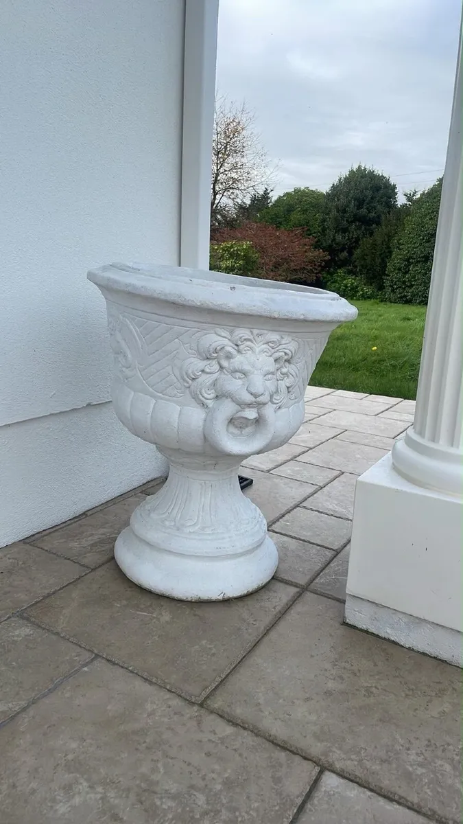 Solid concrete flower pot with tigers head - Image 2