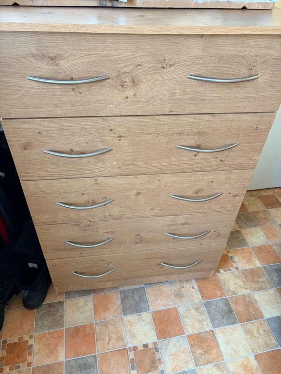 chest of drawers - Image 1