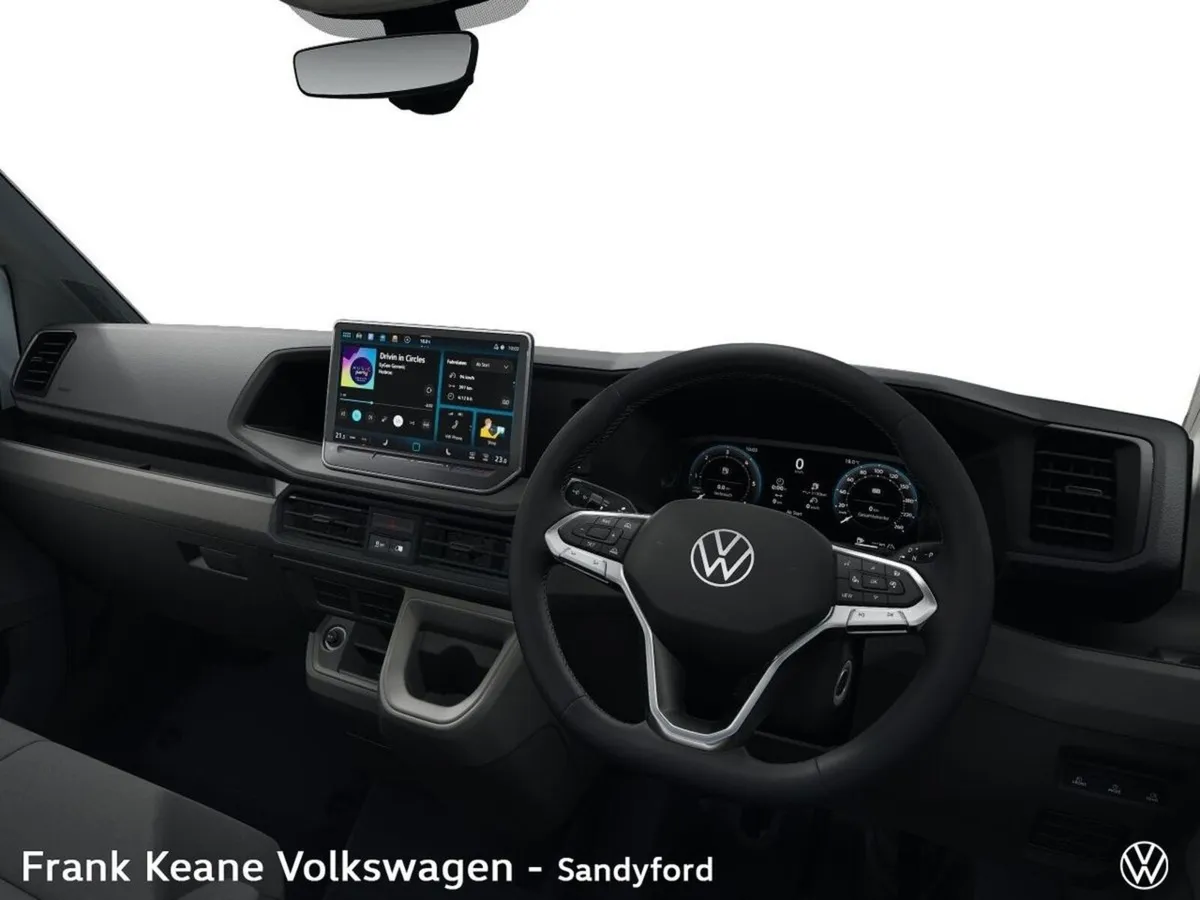 Volkswagen Crafter HIGHLINE AUTO HIGH ROOF 30 MWB - Image 4