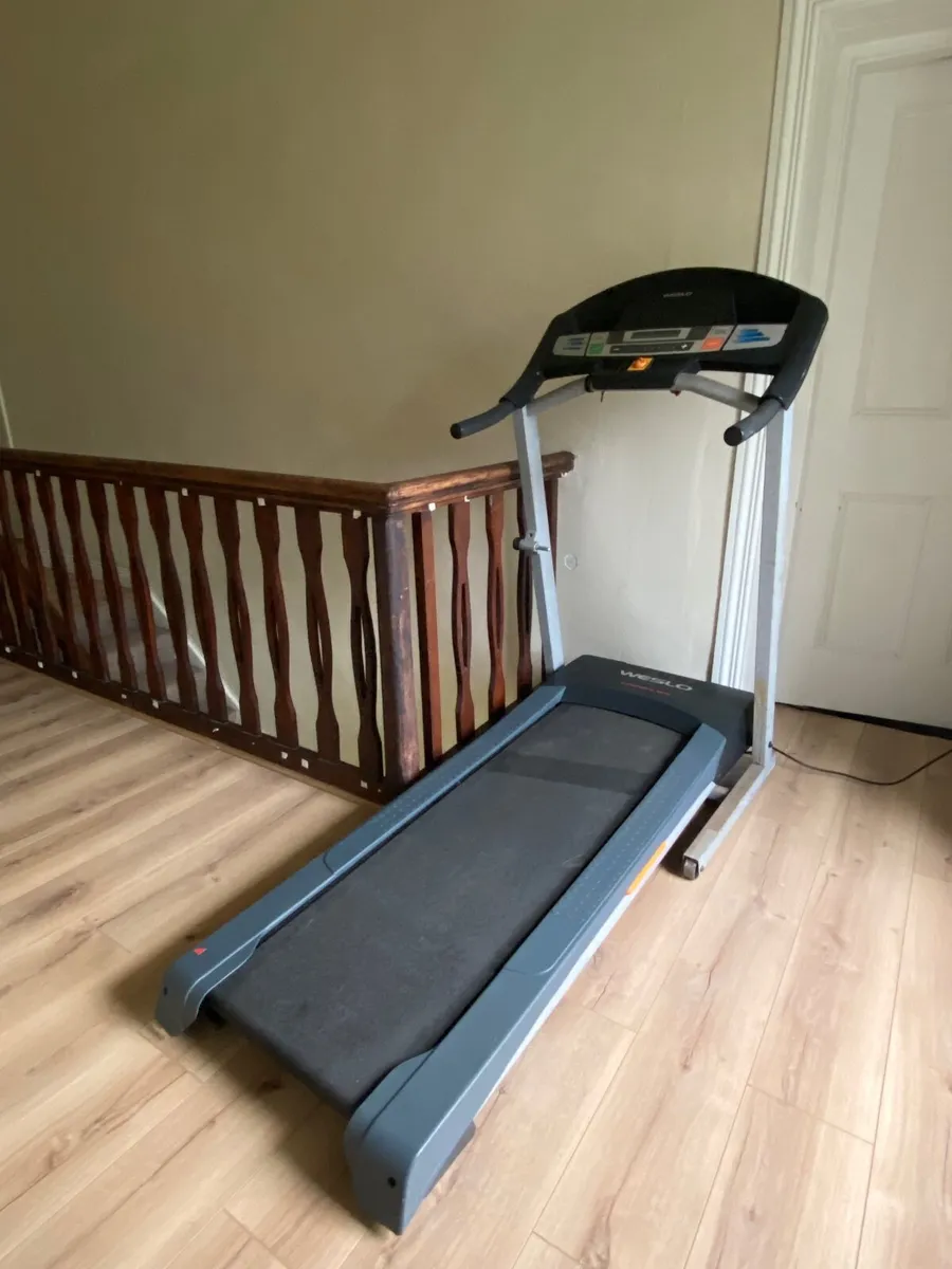 Weslo Cadence 16.0 Treadmill - Image 1