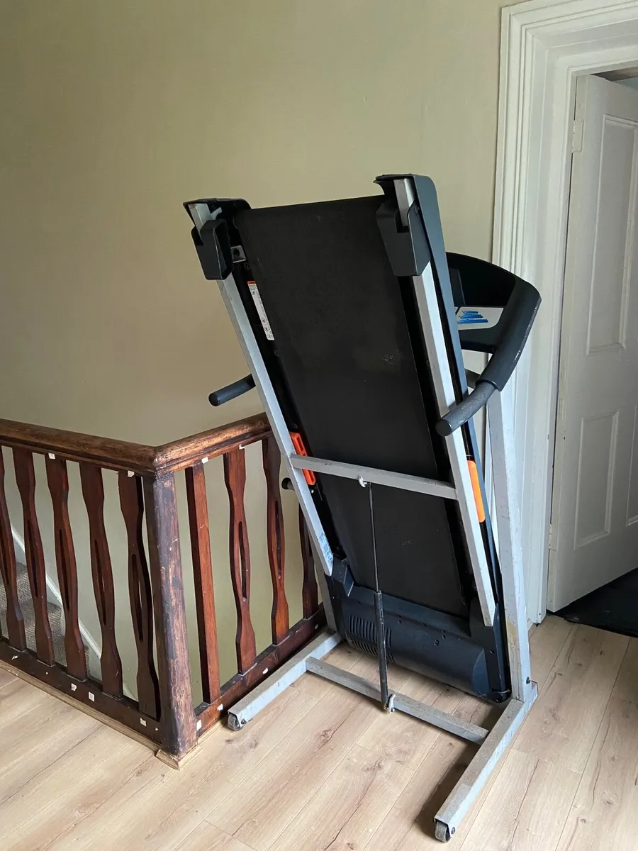 Weslo Cadence 16.0 Treadmill - Image 2