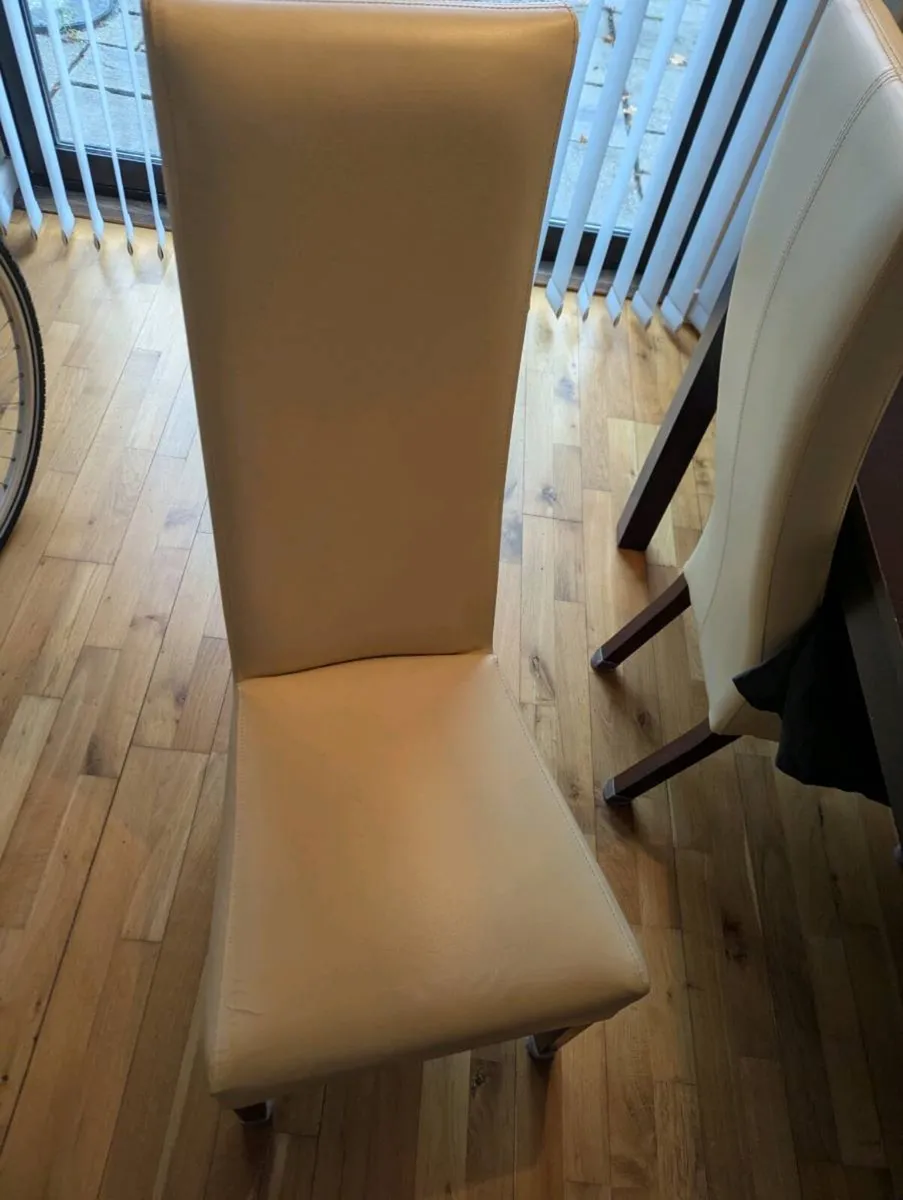 Dining room table and 4 chairs - Image 1