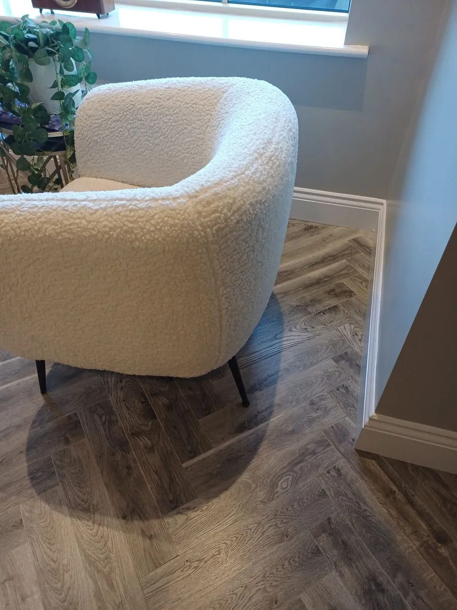 Accent chair - Image 4