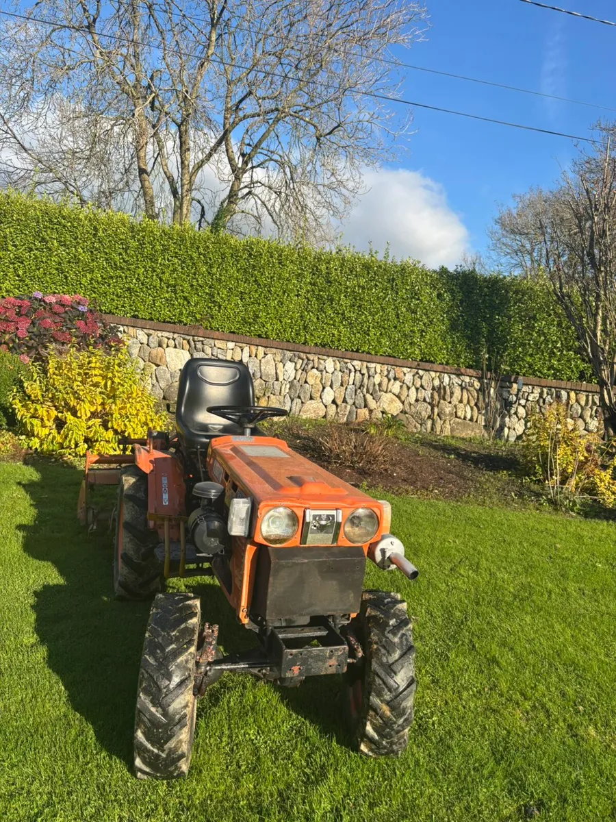Kubota B7100 Compact Tractor - Image 3