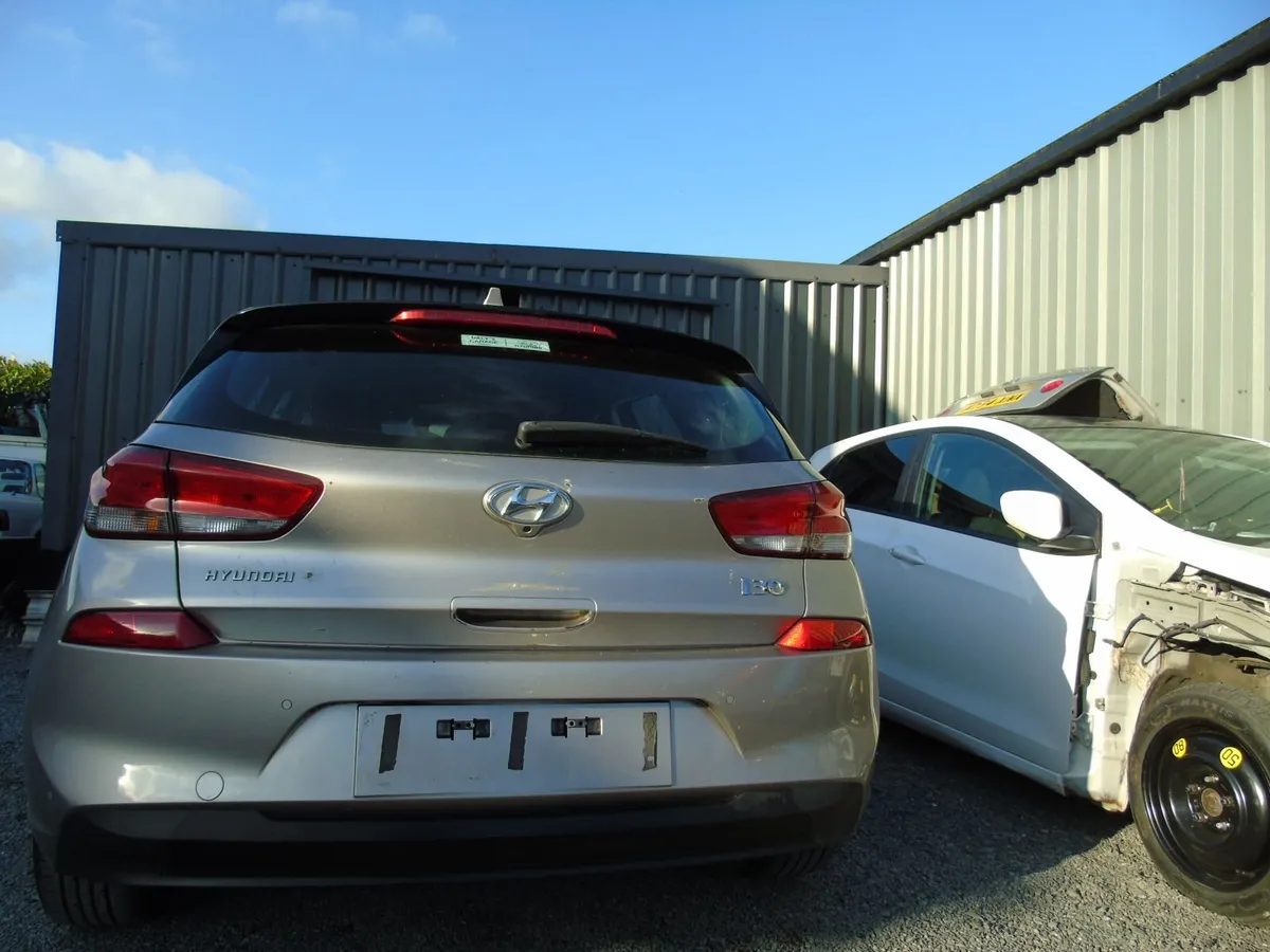 hyundai i30 2018  1.6 diesel breaking - Image 3