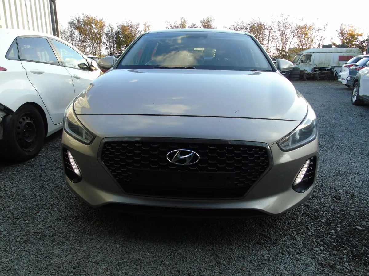 hyundai i30 2018  1.6 diesel breaking - Image 4