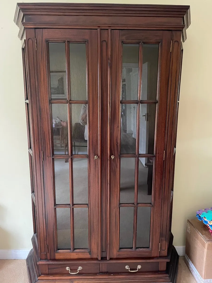 Display Cabinet - Image 1