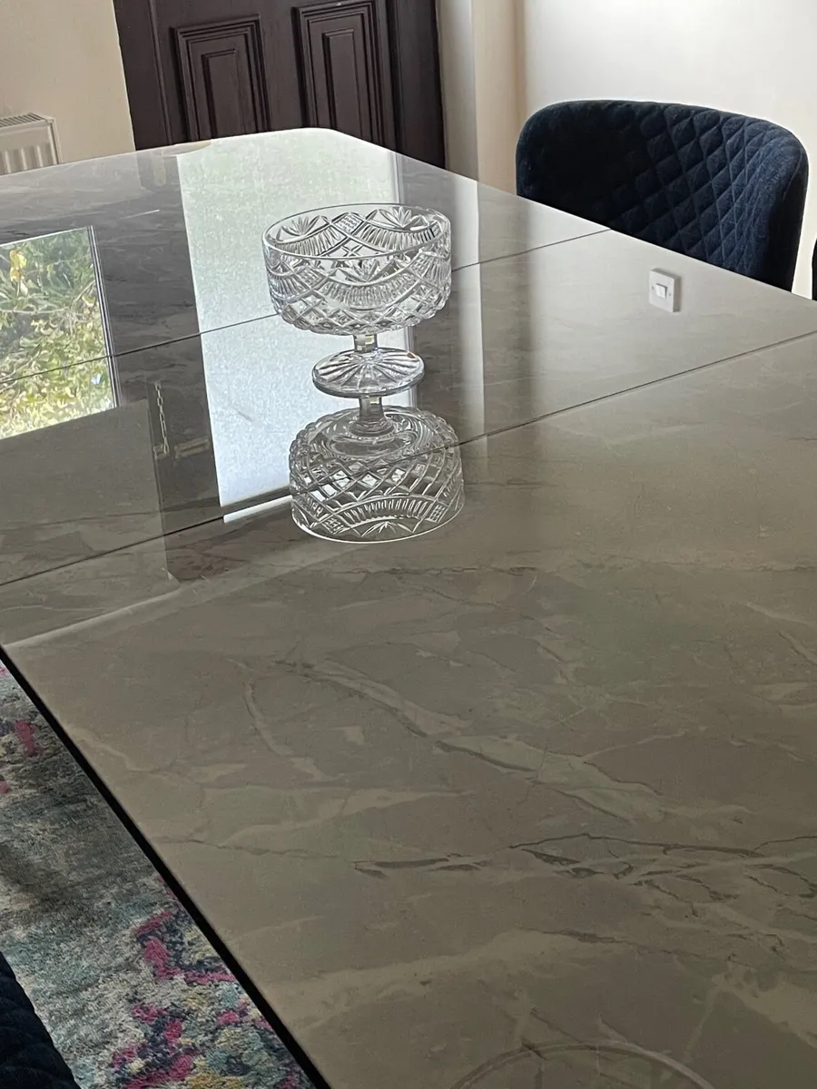 Beautiful Dining Table Set - Image 1