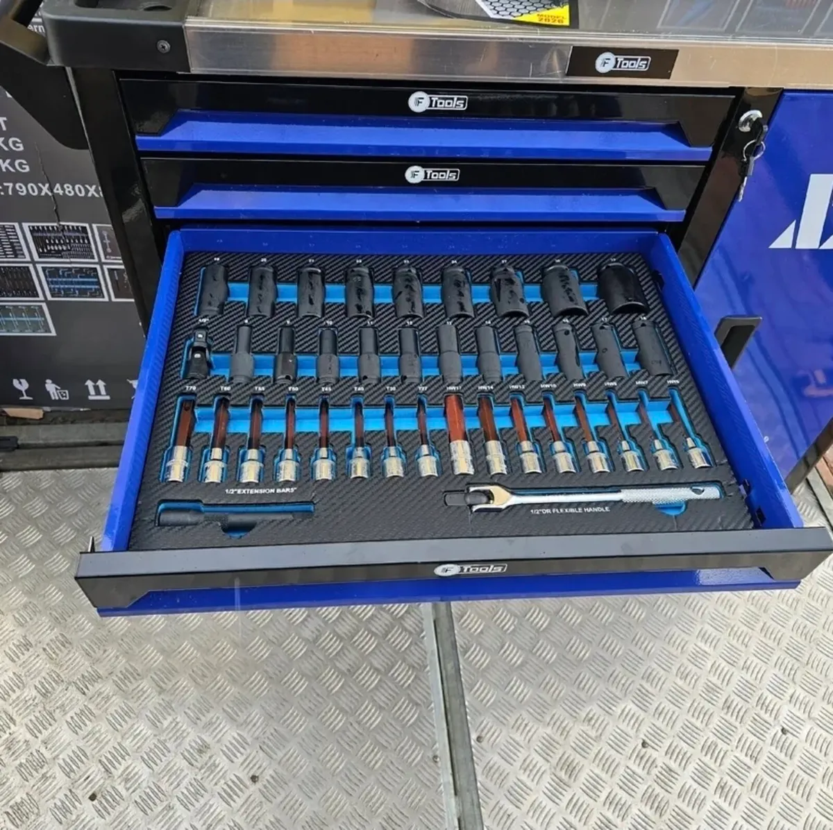 7 Drawer Toolchest With Tools With Stainless Steel - Image 3