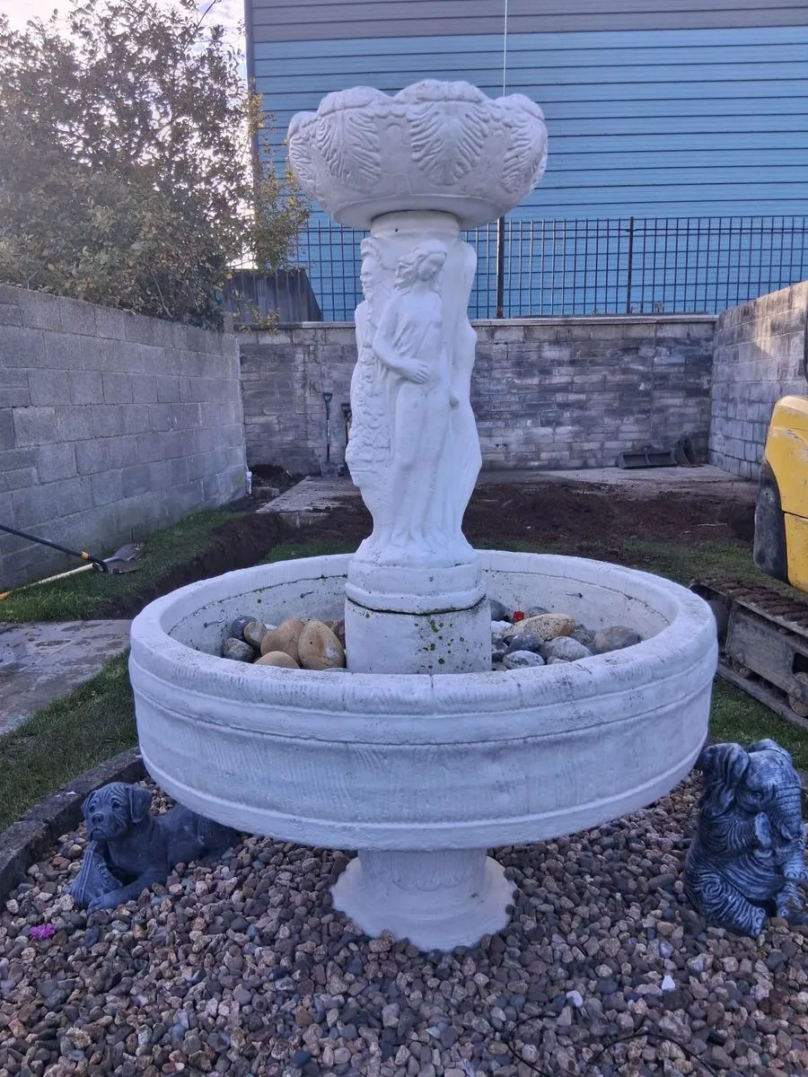 Garden fountain - Image 1