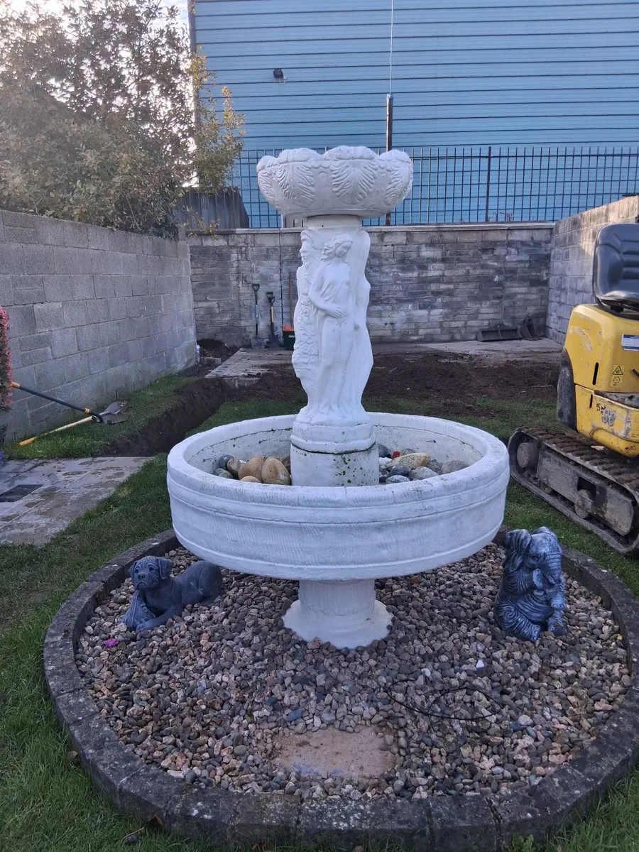 Garden fountain - Image 2