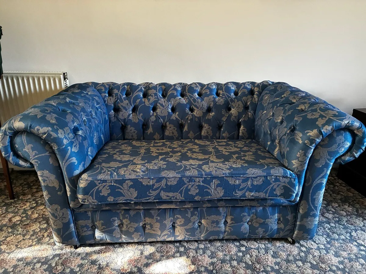 2 seater button back Sofa Vintage Top quality - Image 1