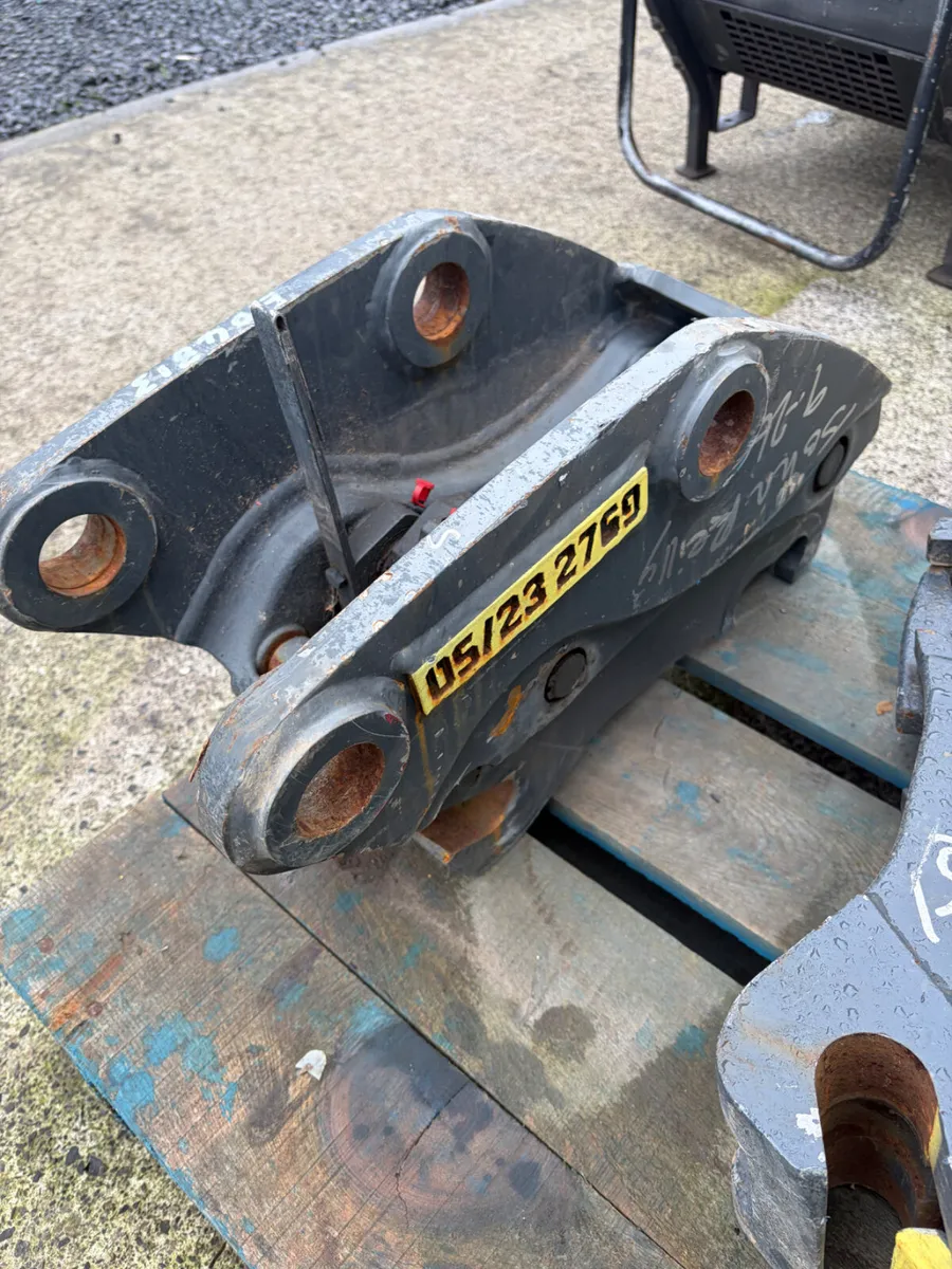 Unused Miller D.L  45mm pin hydraulic quick hitch - Image 2