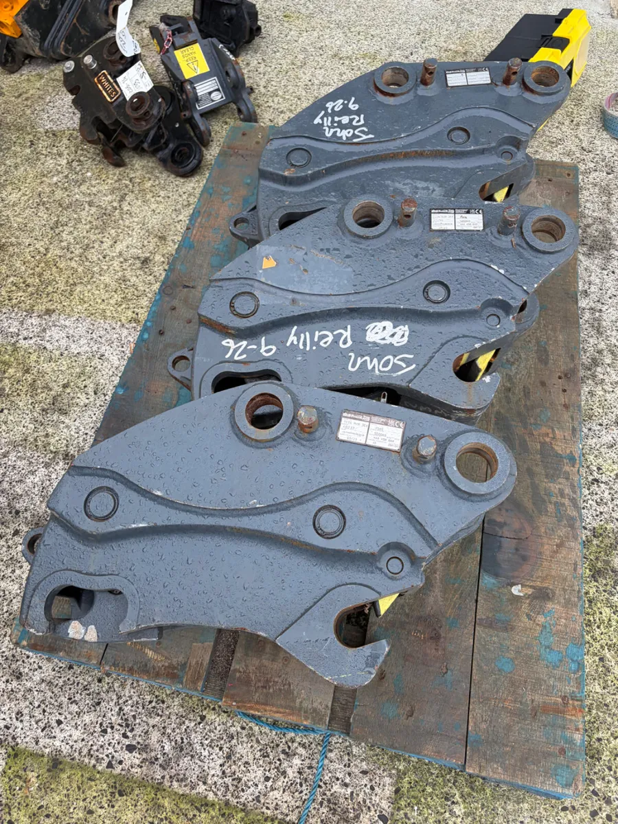 Unused Miller D.L  45mm pin hydraulic quick hitch - Image 1