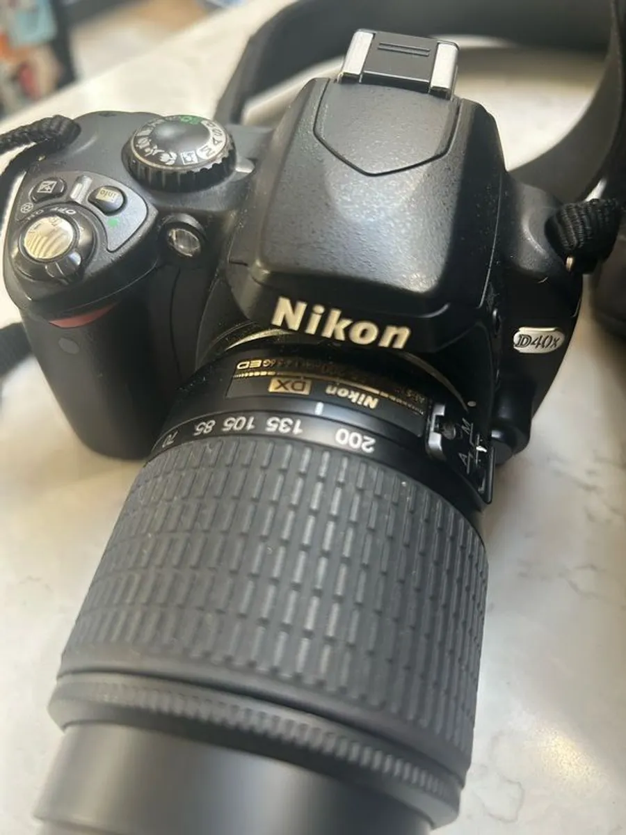 Nikon D40x Body, 2 lenses, charger and bag. Full starter kit! - Image 1