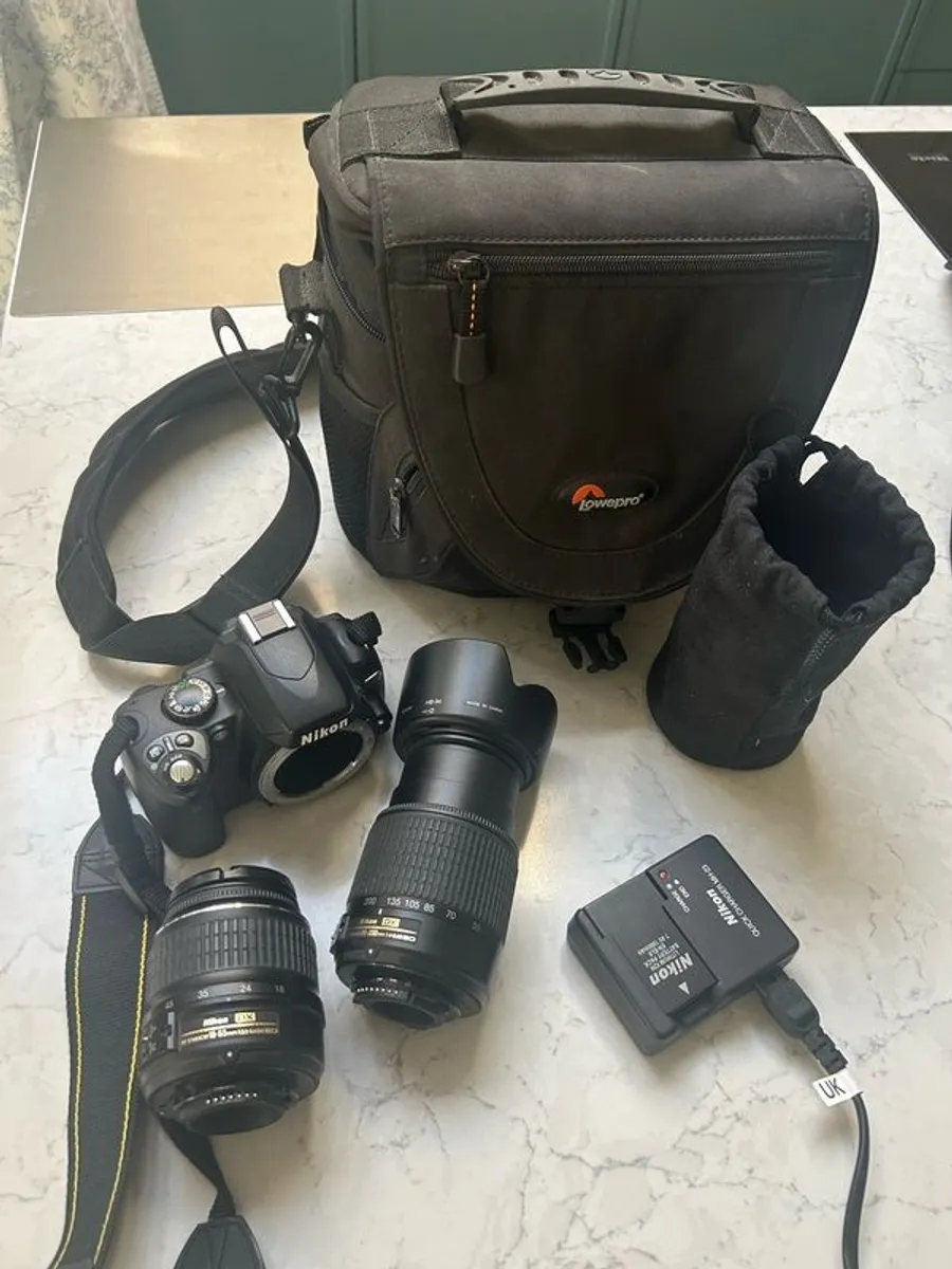 Nikon D40x Body, 2 lenses, charger and bag. Full starter kit! - Image 3