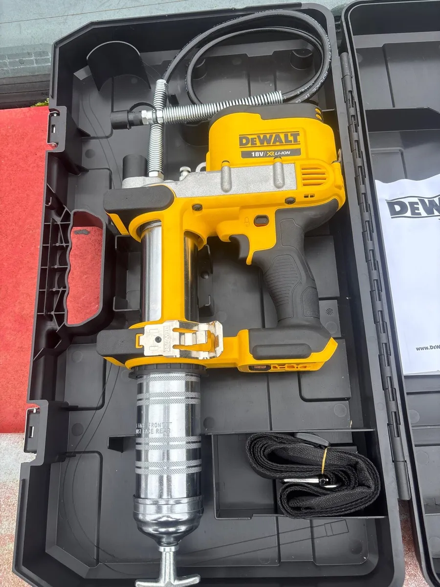 DeWalt grease gun - Image 1
